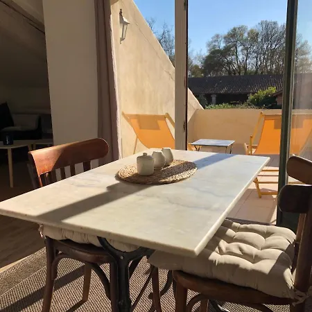 Terrasse Avec Vue Domaine Viticole 아파트